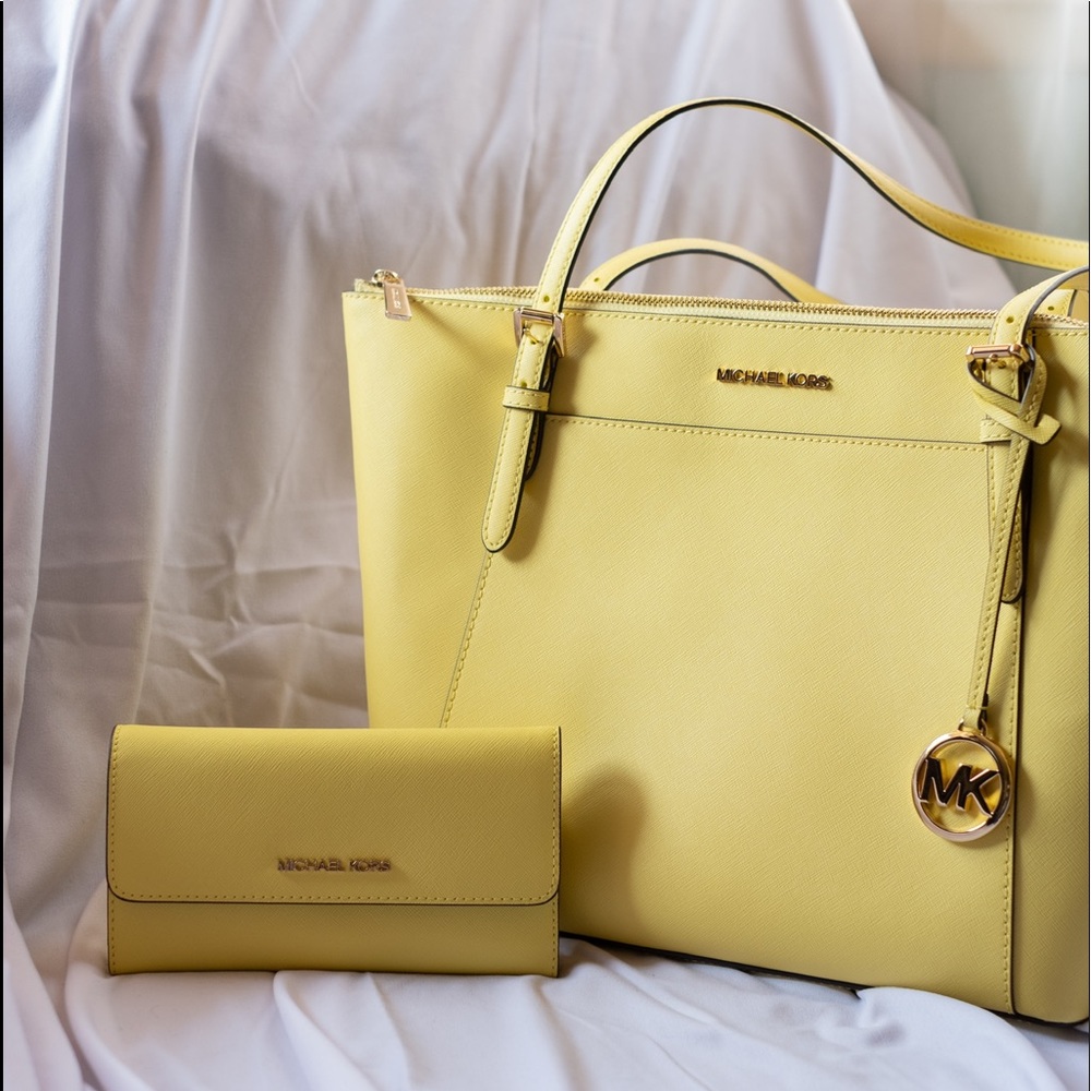 Michael Kors Set of wallet and purse